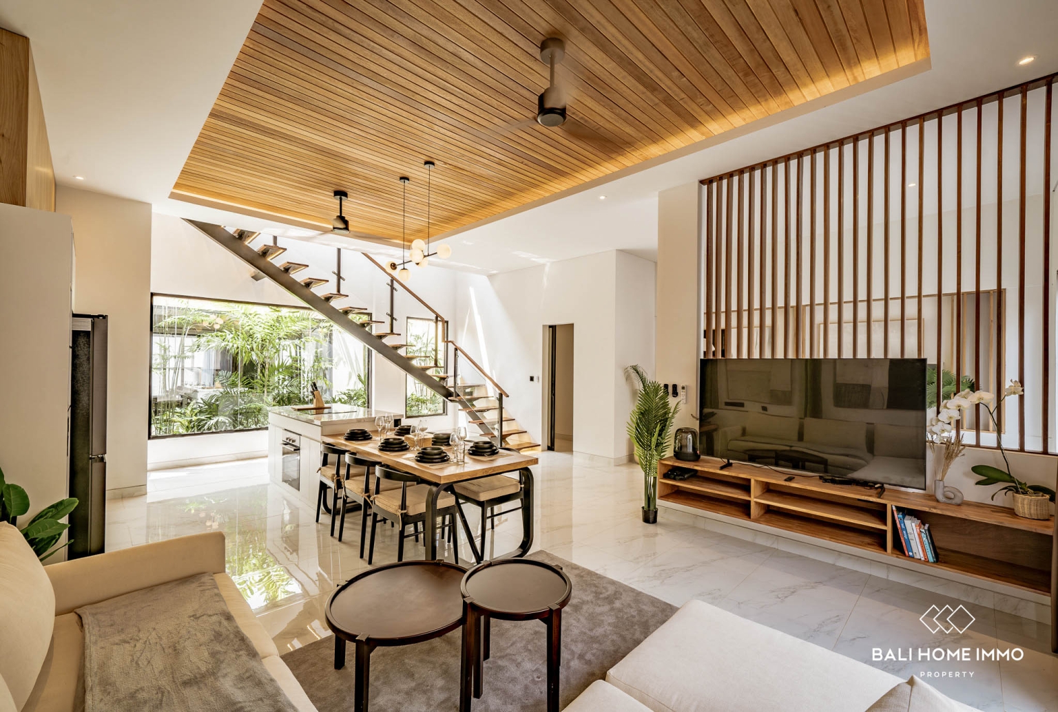 Vila modern bergaya tropis dengan 3 kamar dijual di Umalas view 2