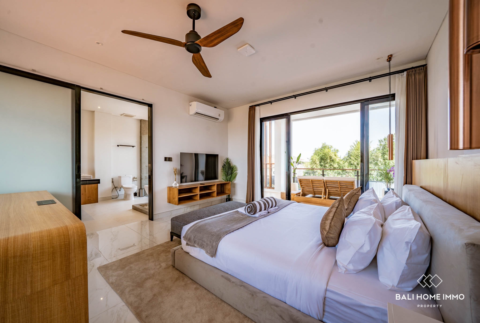 Vila modern bergaya tropis dengan 3 kamar dijual di Umalas view 13