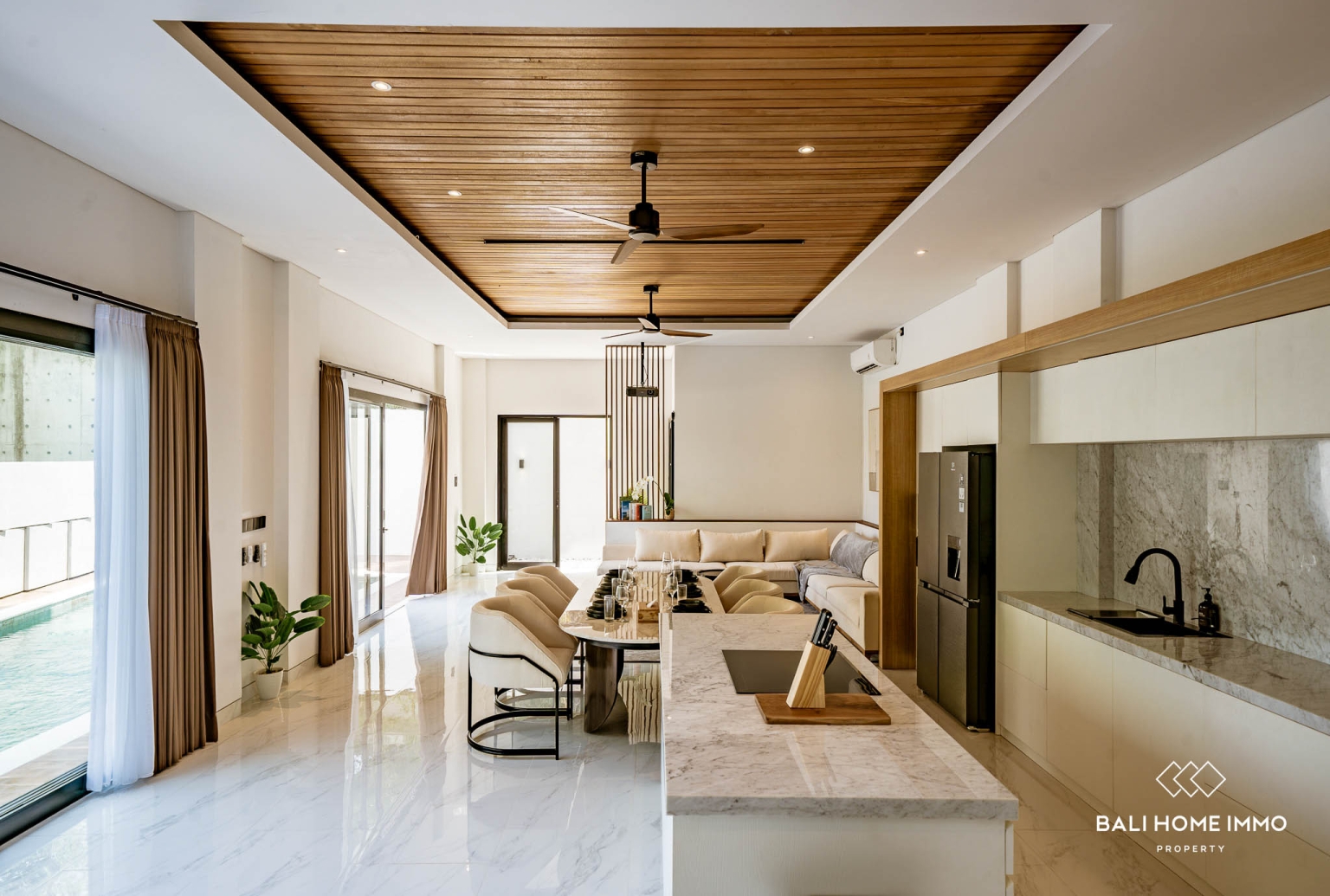 Vila modern bergaya tropis dengan 3 kamar dijual di Umalas view 4
