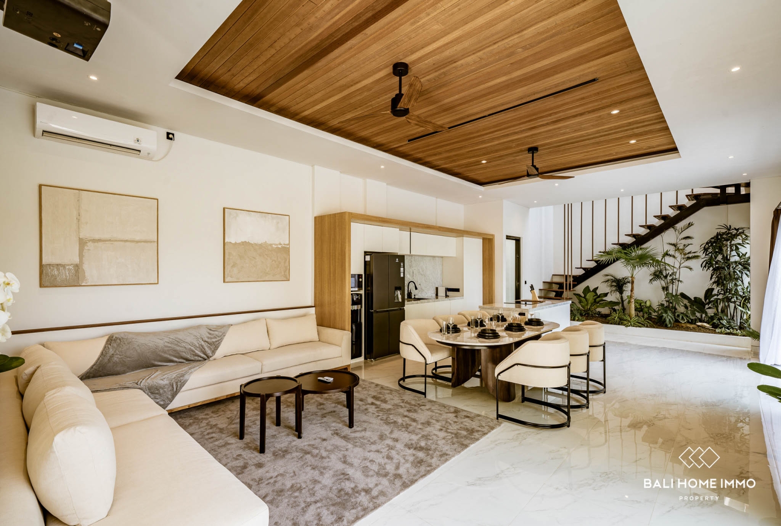 Vila modern bergaya tropis dengan 3 kamar dijual di Umalas view 3