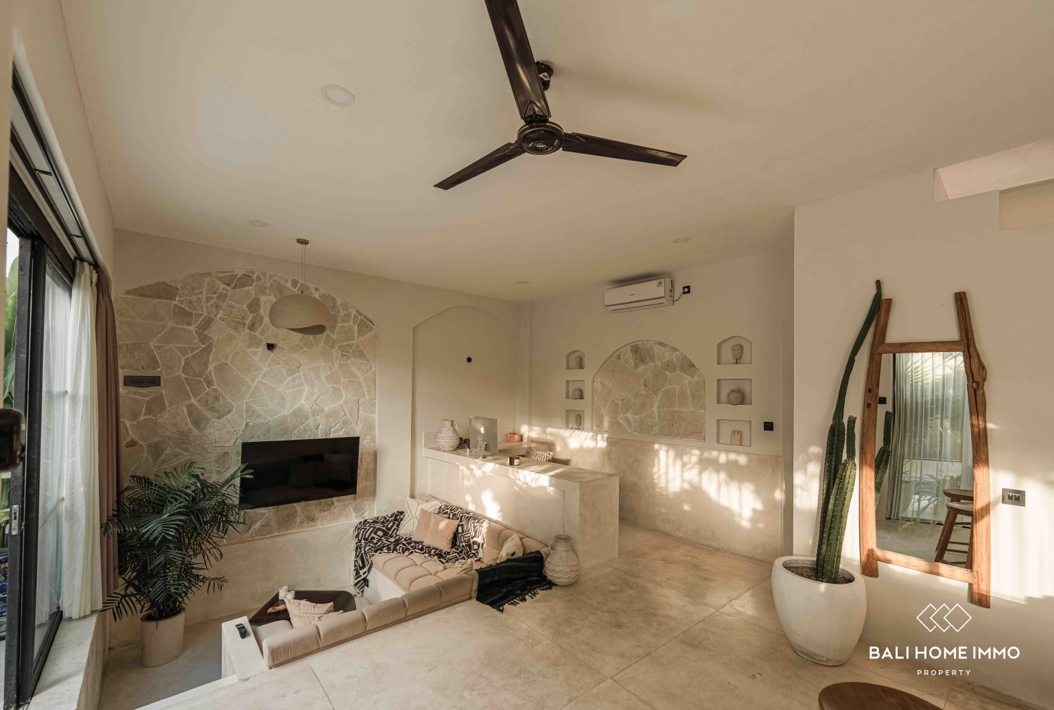 Modern Tropical 1 bedroom villa For Sale in Canggu Berawa view 4