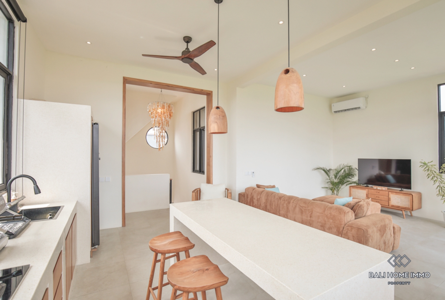 Dua Vila Modern Terpisah 1+2 Kamar Dijual dengan Status Hak Sewa di Bali Berawa view 3