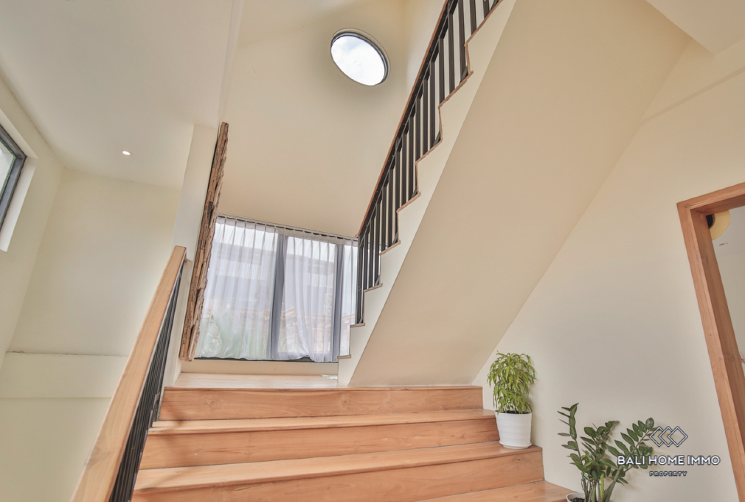 Dua Vila Modern Terpisah 1+2 Kamar Dijual dengan Status Hak Sewa di Bali Berawa view 5