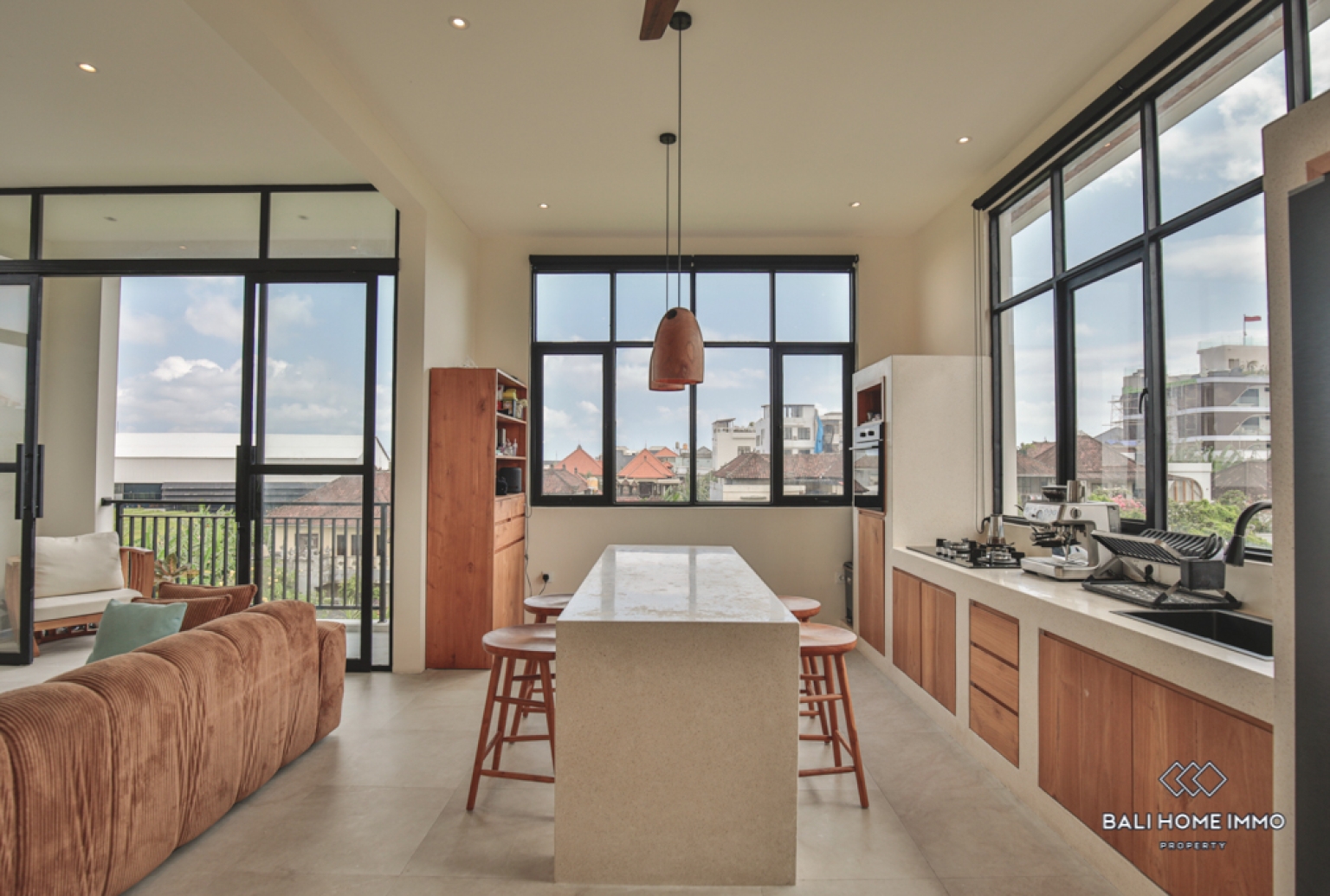 Dua Vila Modern Terpisah 1+2 Kamar Dijual dengan Status Hak Sewa di Bali Berawa view 2