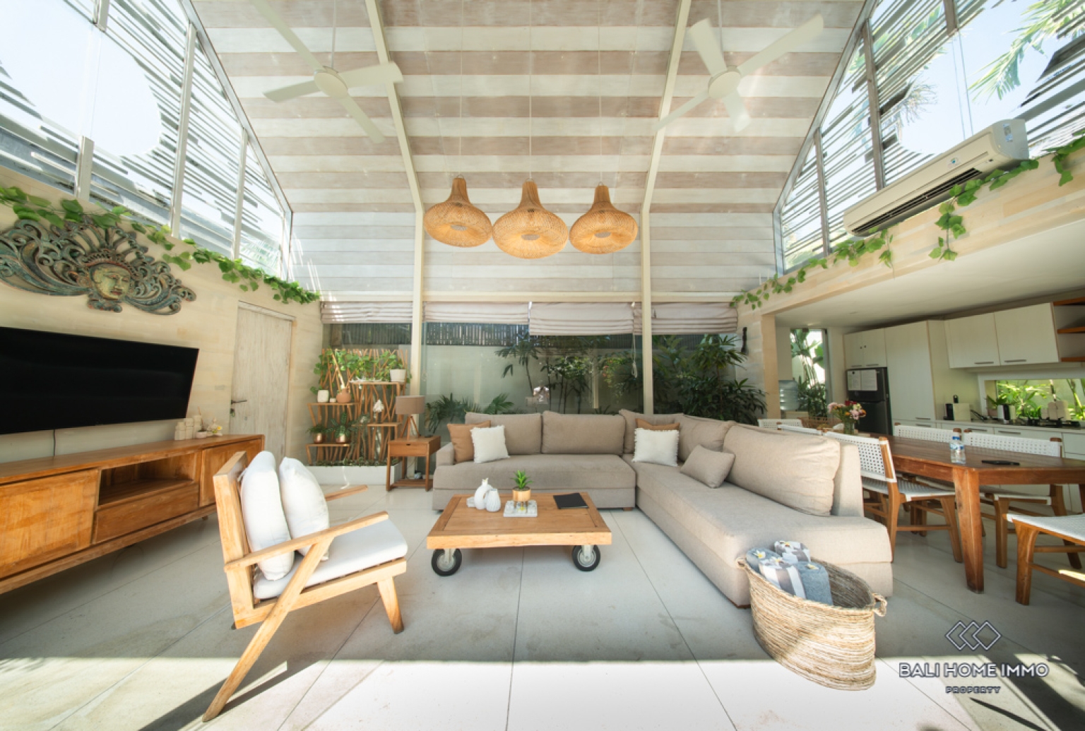 Near Beach 2 Bedroom Villa for Sale and rent in Bali Canggu Batu Bolong-Echo Beach view 8