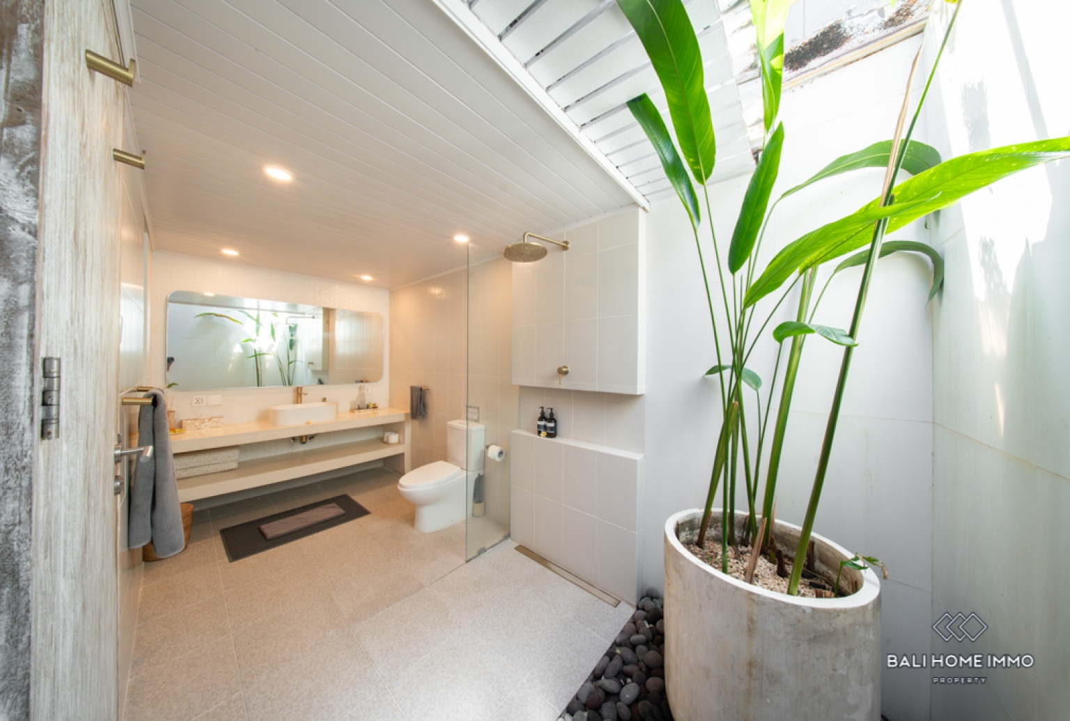 Near Beach 2 Bedroom Villa for Sale and rent in Bali Canggu Batu Bolong-Echo Beach view 20