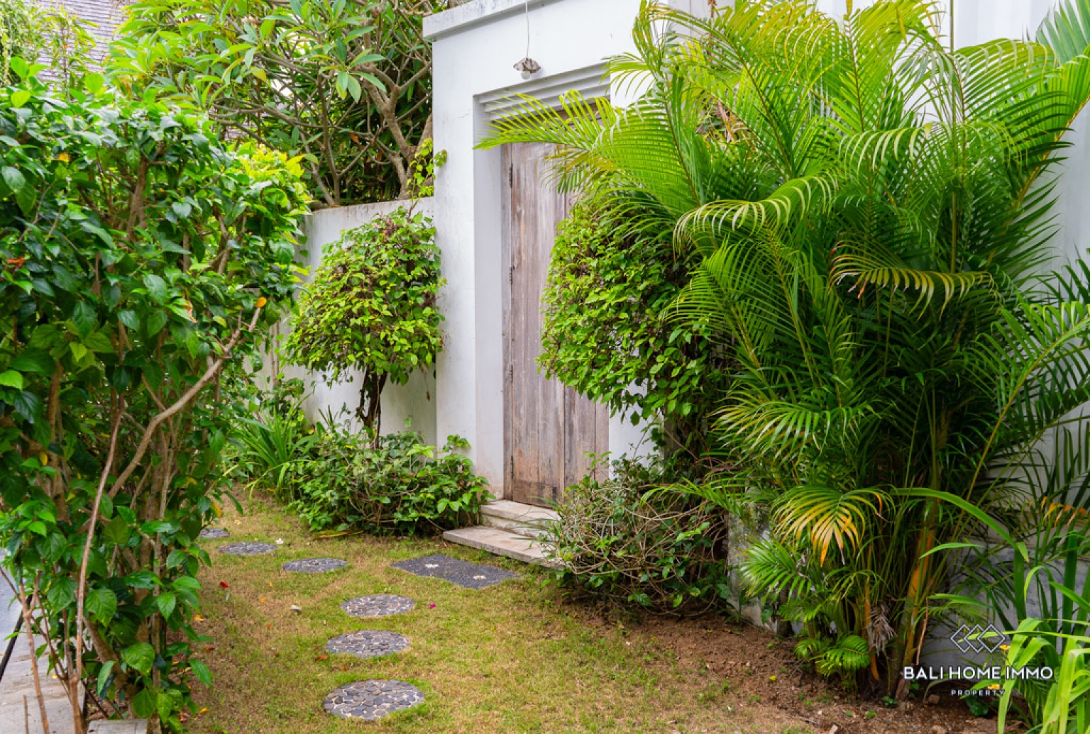 Near Beach 4 Bedroom Villa for Sale Leasehold in Bali Pererenan Beachside view 25