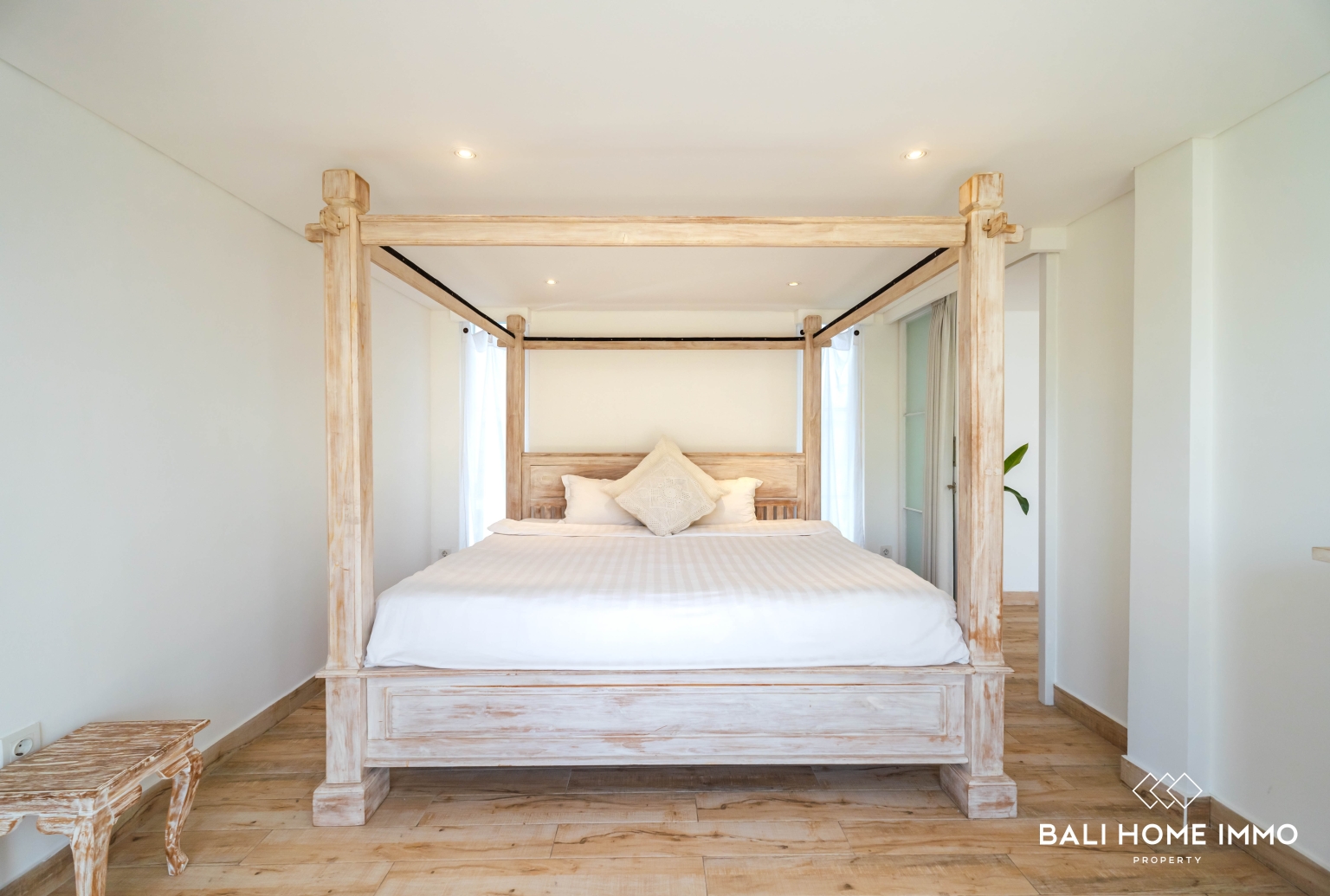 Near Beach 4 Bedroom Villa for Sale Leasehold in Bali Pererenan Beachside view 13