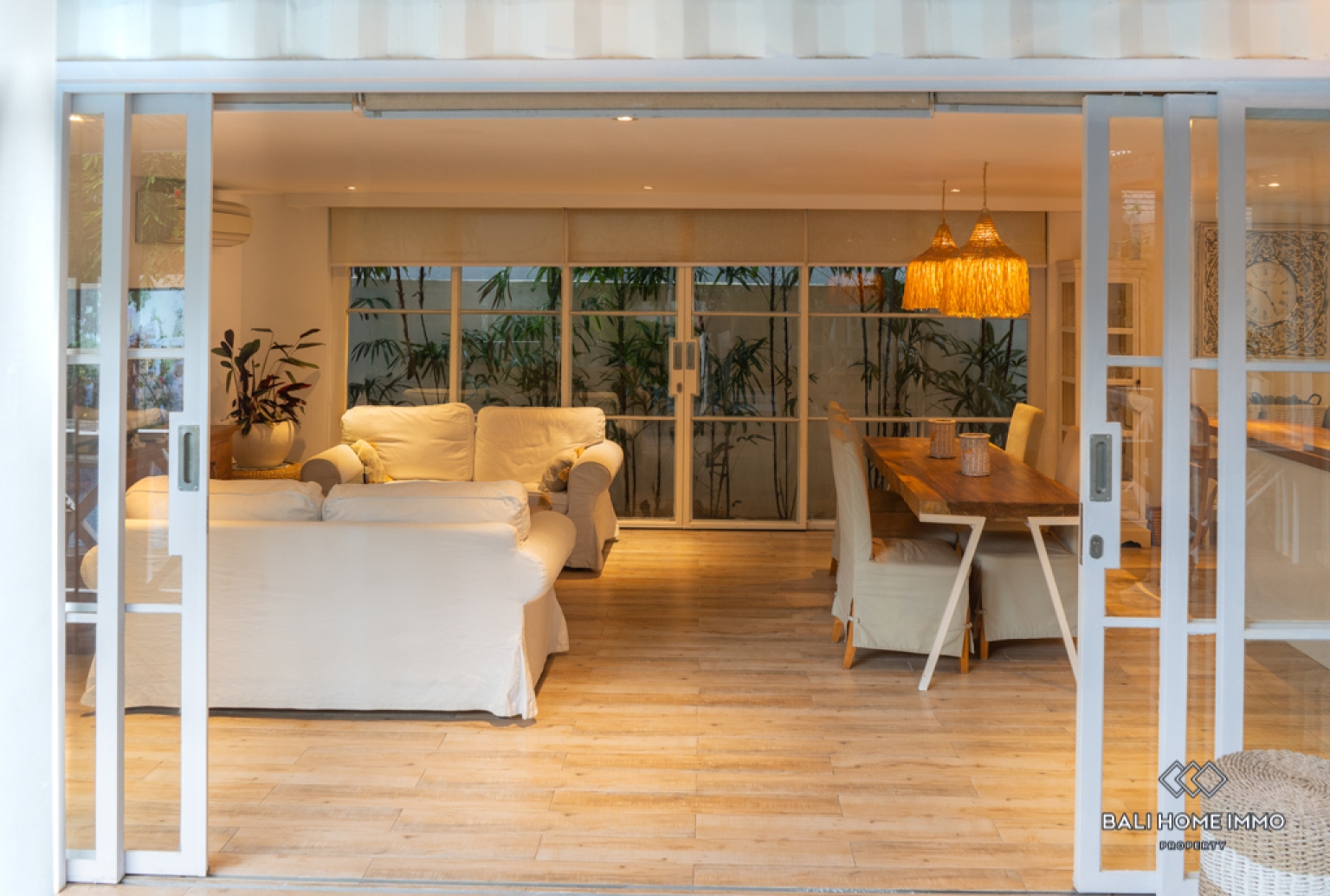 Near Beach 4 Bedroom Villa for Sale Leasehold in Bali Pererenan Beachside view 3