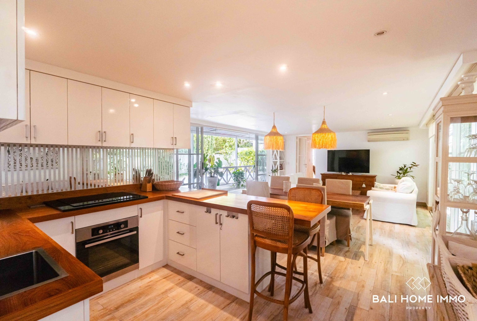Near Beach 4 Bedroom Villa for Sale Leasehold in Bali Pererenan Beachside view 6