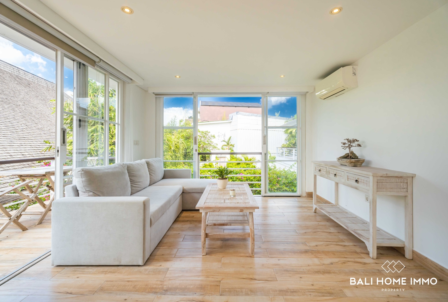 Near Beach 4 Bedroom Villa for Sale Leasehold in Bali Pererenan Beachside view 24