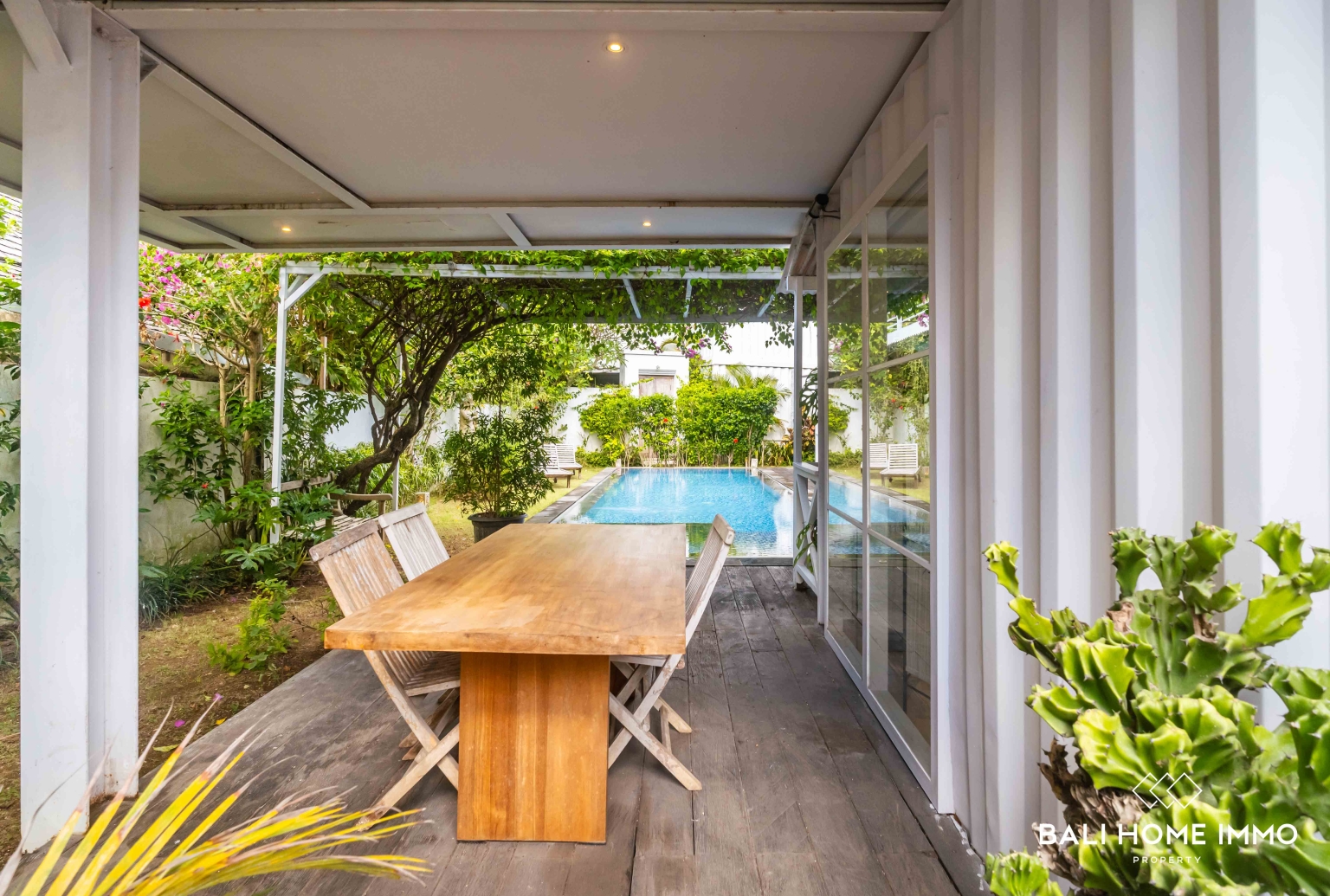 Near Beach 4 Bedroom Villa for Sale Leasehold in Bali Pererenan Beachside view 33