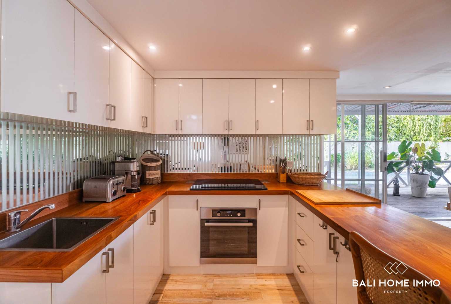 Near Beach 4 Bedroom Villa for Sale Leasehold in Bali Pererenan Beachside view 7