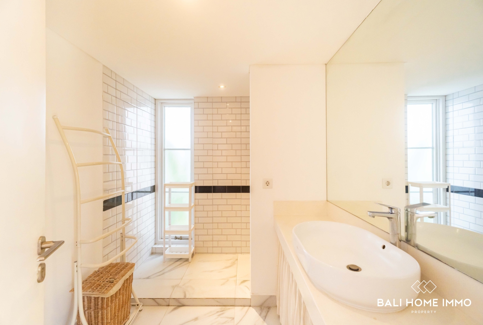 Near Beach 4 Bedroom Villa for Sale Leasehold in Bali Pererenan Beachside view 21