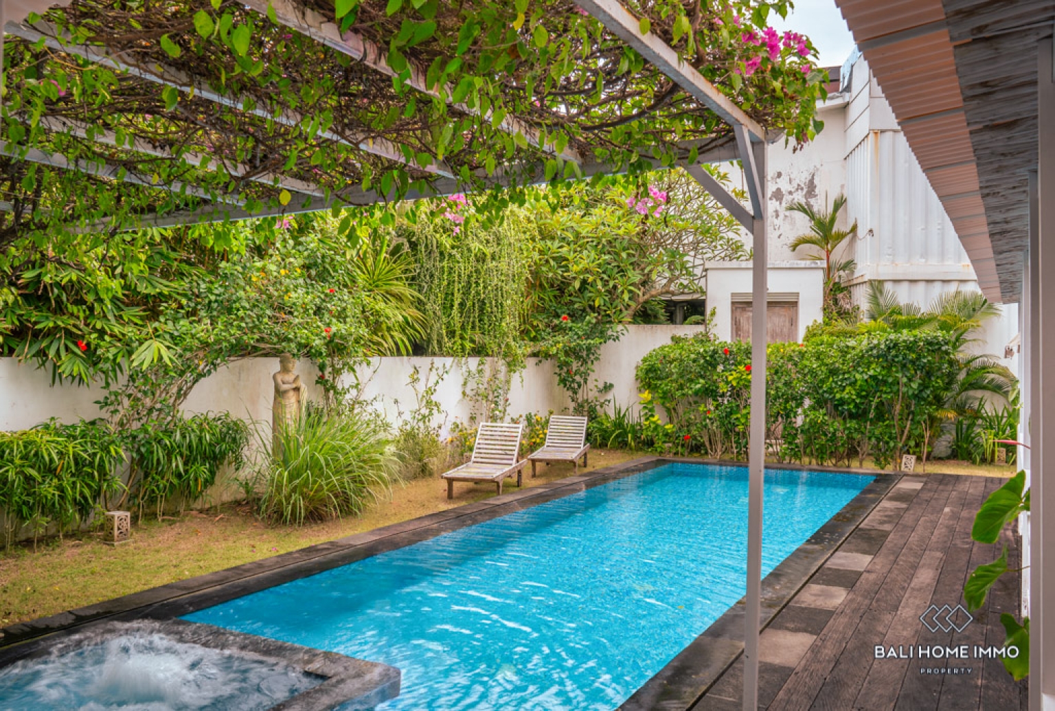 Near Beach 4 Bedroom Villa for Sale Leasehold in Bali Pererenan Beachside view 24