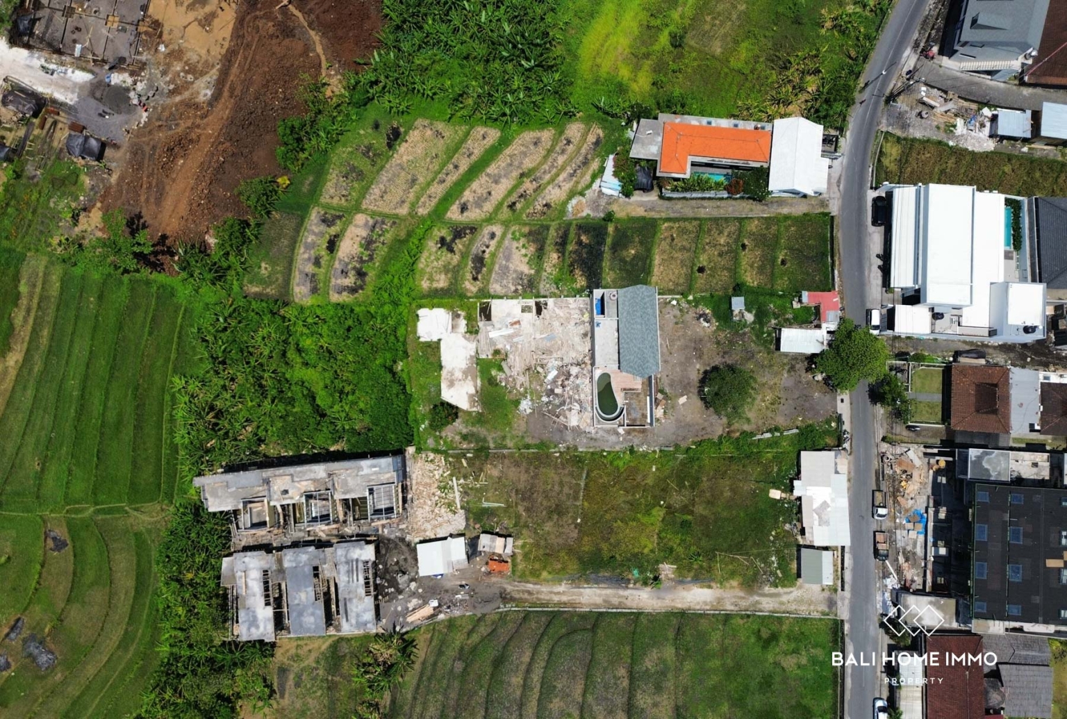 NEAR BEACH 710M2 LAND FOR FREEHOLD SALE in PERERENAN BALI view 3