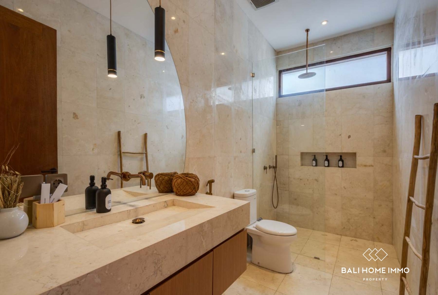 NEW BUILT NEAR BEACH 3 BEDROOM VILLA FOR SALE LEASEHOLD in SESEH BALI view 20