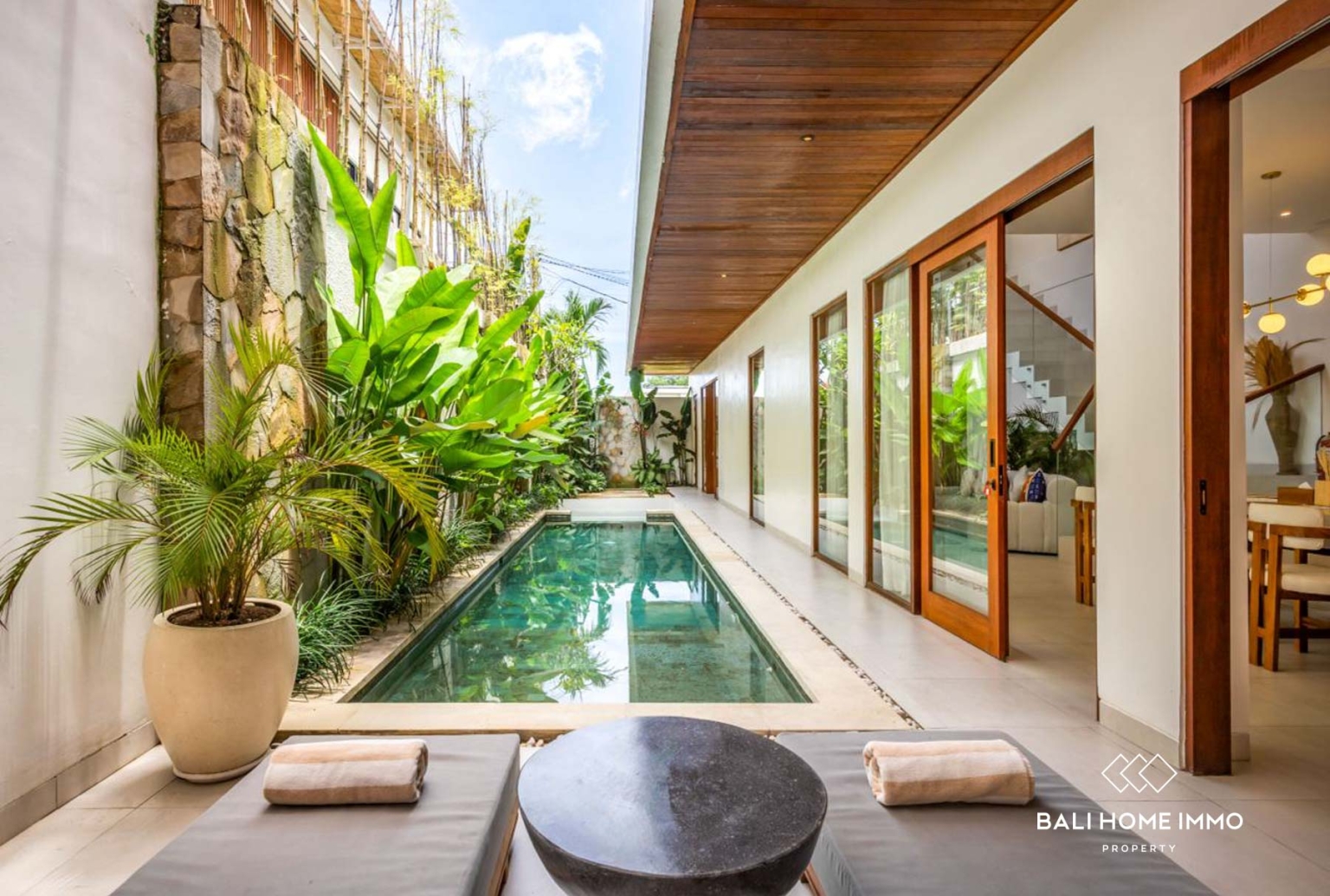 NEW BUILT NEAR BEACH 3 BEDROOM VILLA FOR SALE LEASEHOLD in SESEH BALI view 2