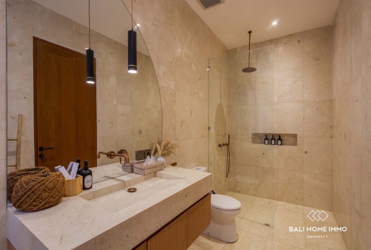 NEW BUILT NEAR BEACH 3 BEDROOM VILLA FOR SALE LEASEHOLD in SESEH BALI view 21