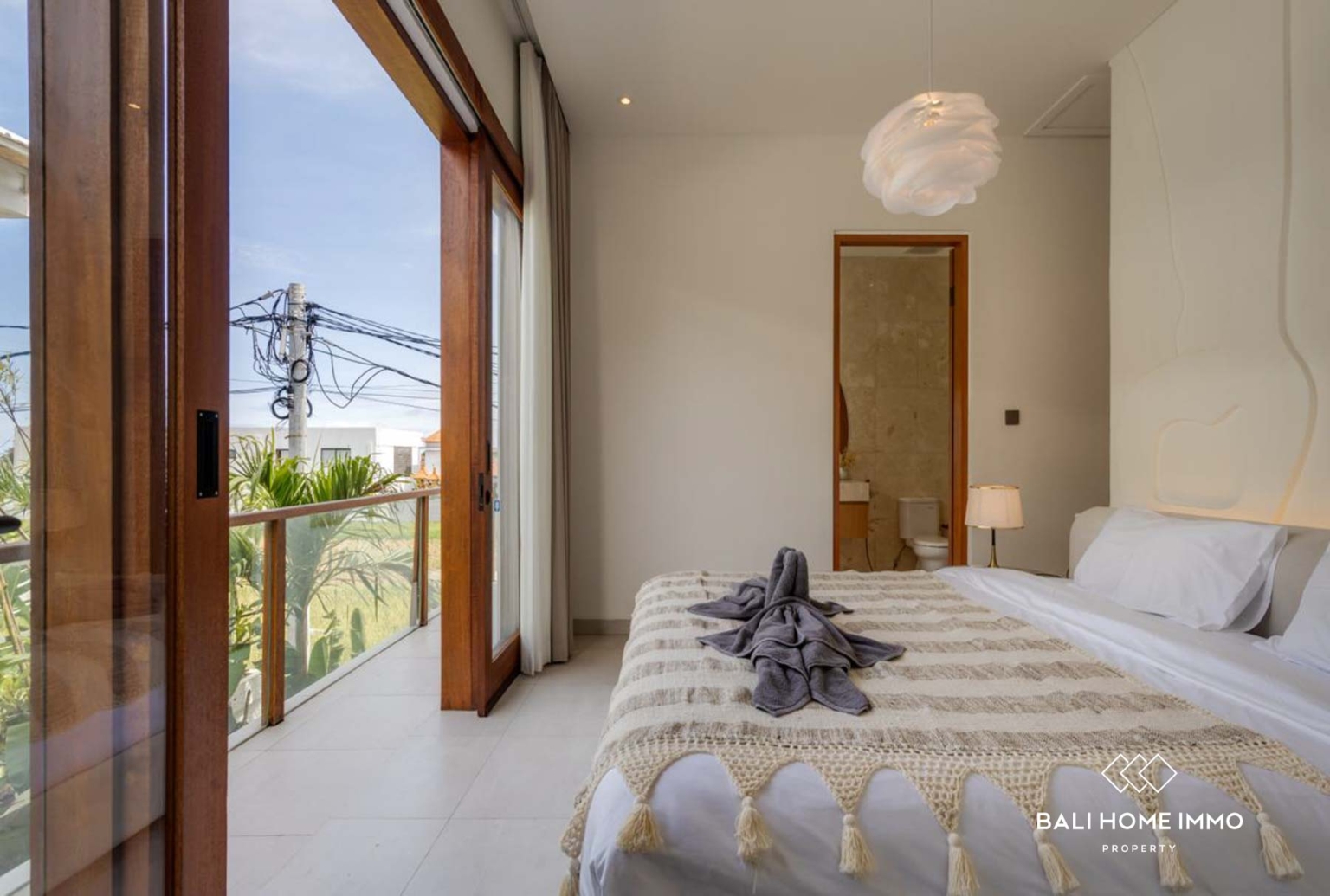 NEW BUILT NEAR BEACH 3 BEDROOM VILLA FOR SALE LEASEHOLD in SESEH BALI view 18