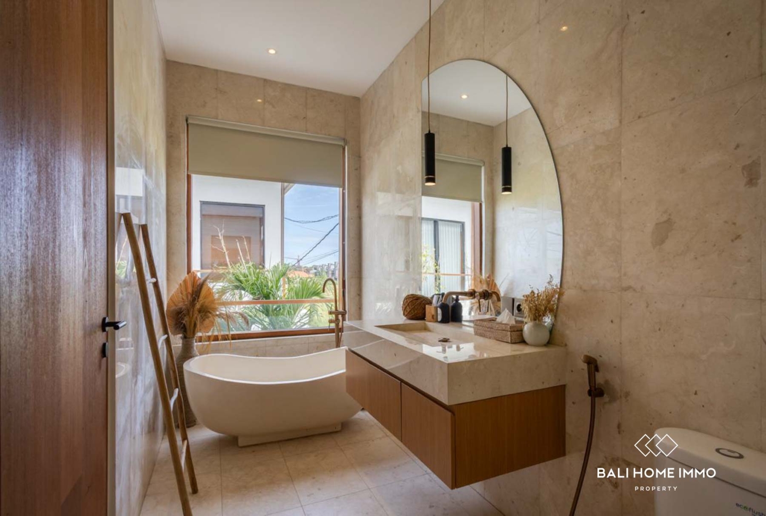 NEW BUILT NEAR BEACH 3 BEDROOM VILLA FOR SALE LEASEHOLD in SESEH BALI view 19