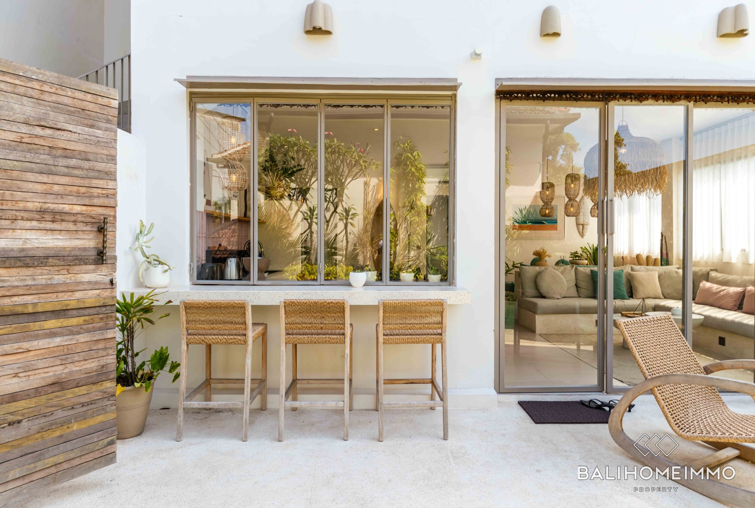 NEWLY BUILD 4 BEDROOM VILLA FOR SALE LEASEHOLD IN BERAWA BALI view 3