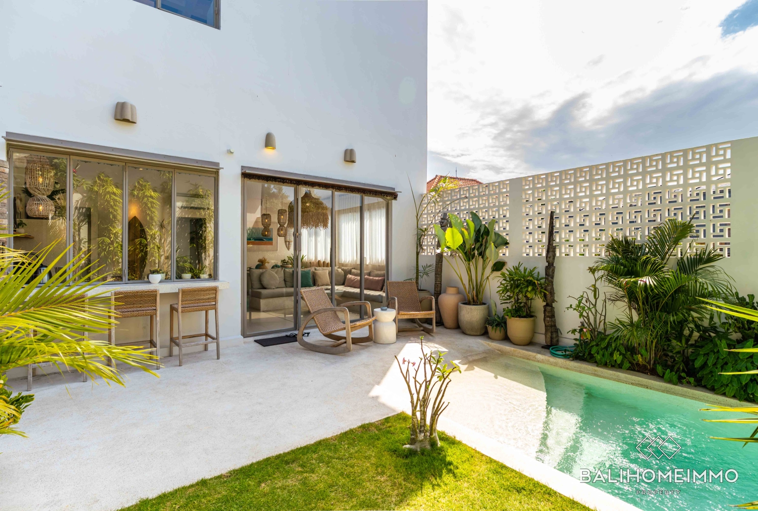 NEWLY BUILD 4 BEDROOM VILLA FOR SALE LEASEHOLD IN BERAWA BALI view 2
