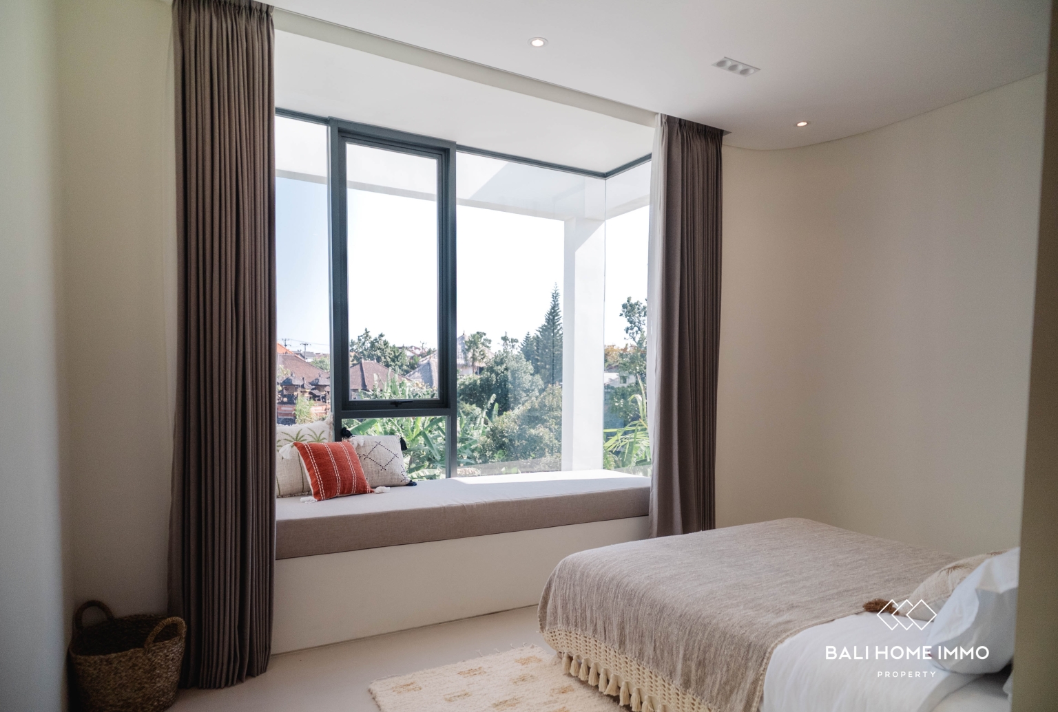 Newly Built 3 Bedroom Villa with Stylish Contemporary Architecture view 11