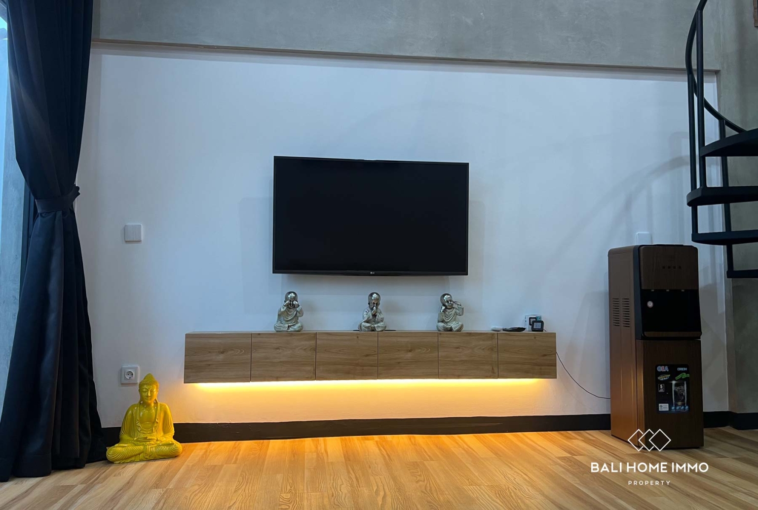 Newly renovated 1 bedroom loft for sale in Seminyak Bali view 4
