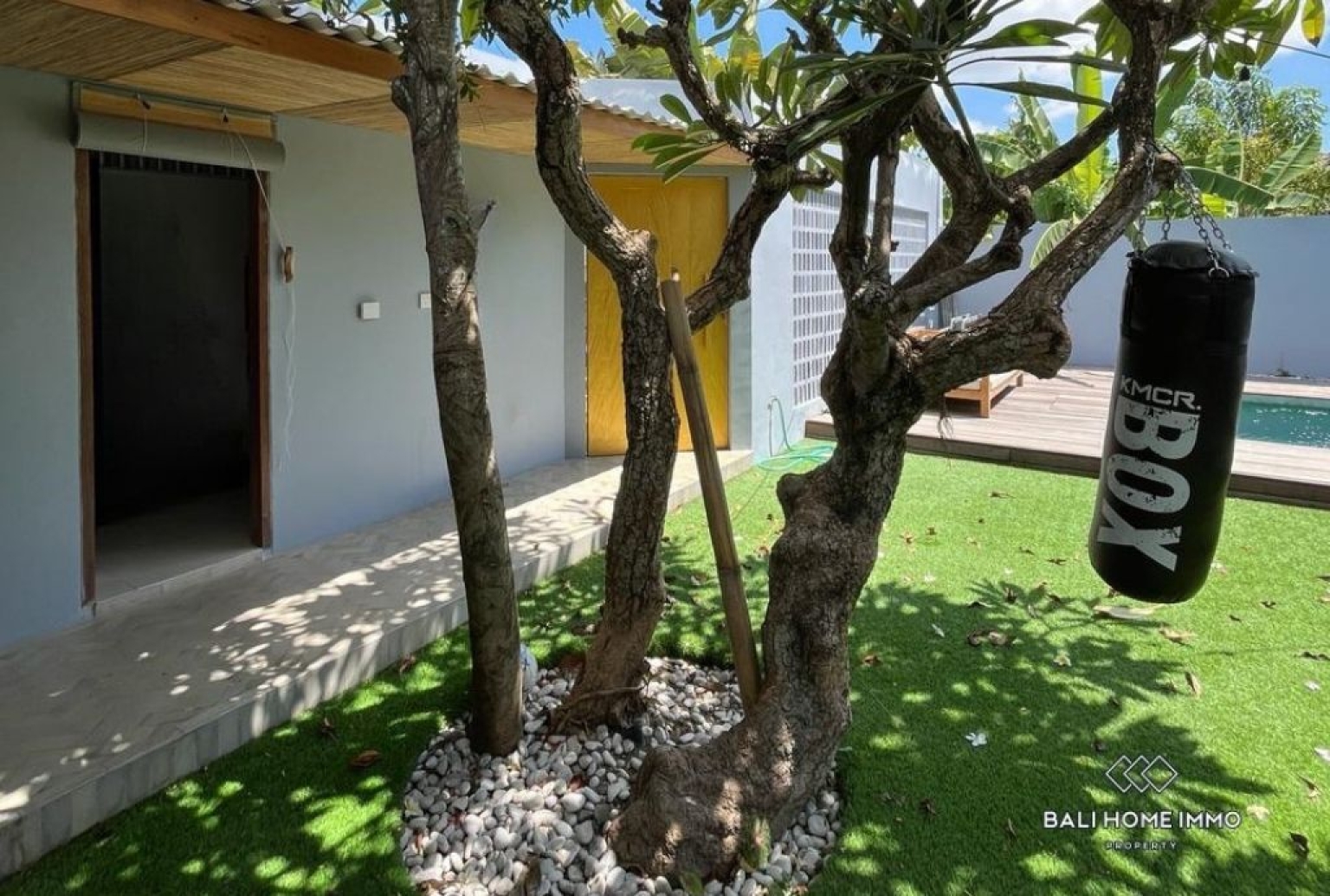 Villa familiale de 2 chambres + 1 bureau, récemment rénovée, à vendre à Bali Umalas view 18