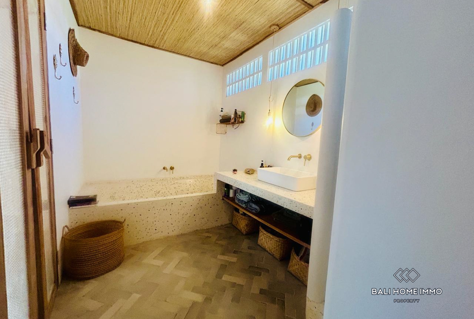 Villa familiale de 2 chambres + 1 bureau, récemment rénovée, à vendre à Bali Umalas view 13