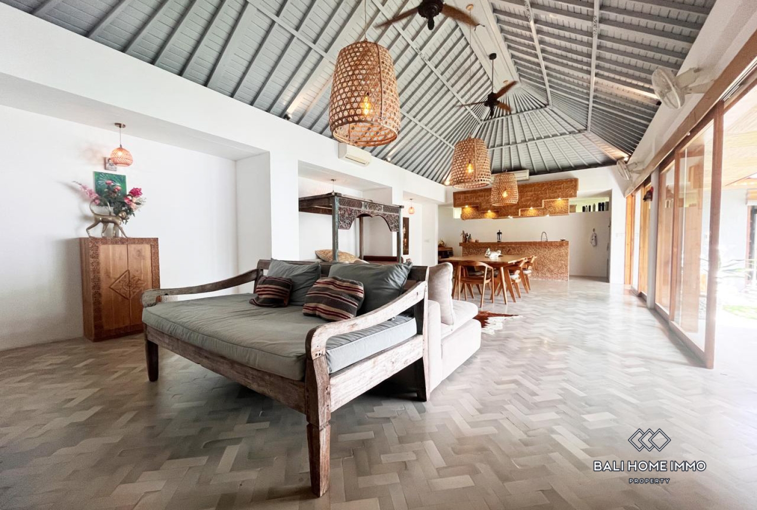 Villa familiale de 2 chambres + 1 bureau, récemment rénovée, à vendre à Bali Umalas view 4