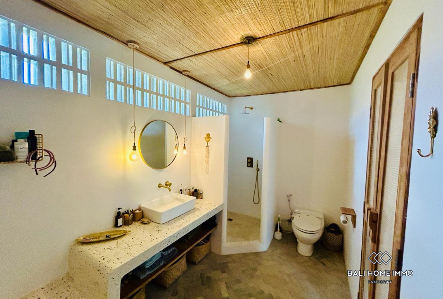 Villa familiale de 2 chambres + 1 bureau, récemment rénovée, à vendre à Bali Umalas view 14