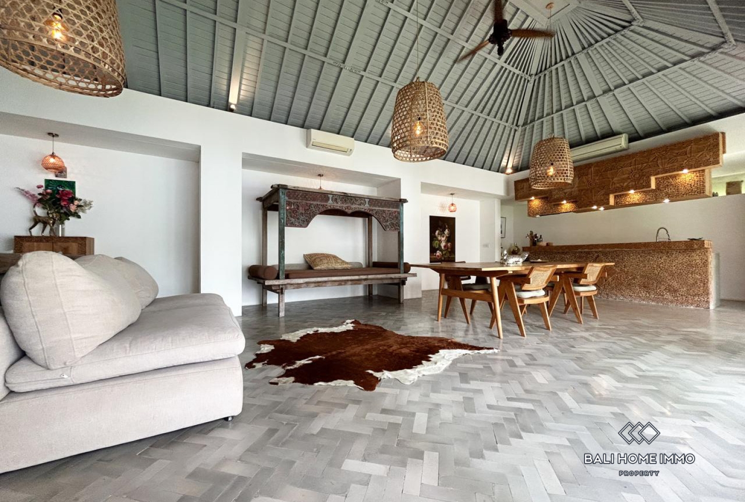 Villa familiale de 2 chambres + 1 bureau, récemment rénovée, à vendre à Bali Umalas view 5