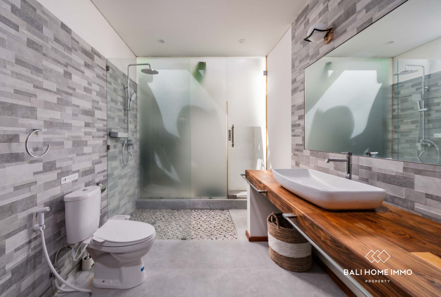 Newly Renovated 3 Bedroom Villa for Leasehold Sale in Berawa Bali view 17