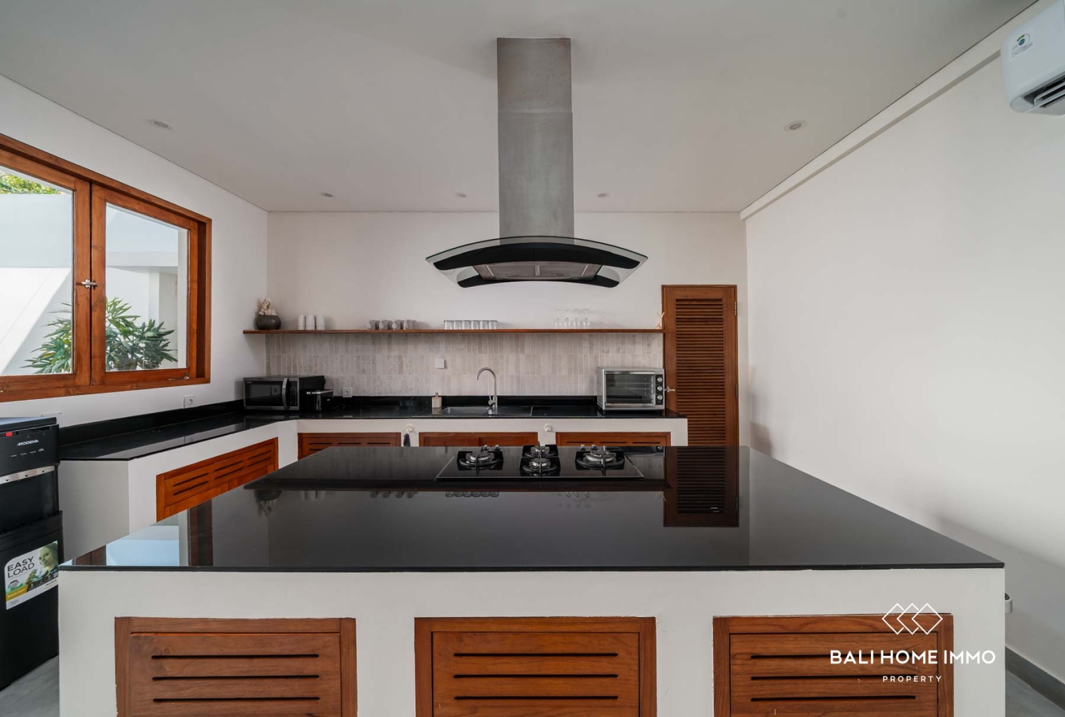 Newly Renovated 3 Bedroom Villa for Leasehold Sale in Berawa Bali view 7