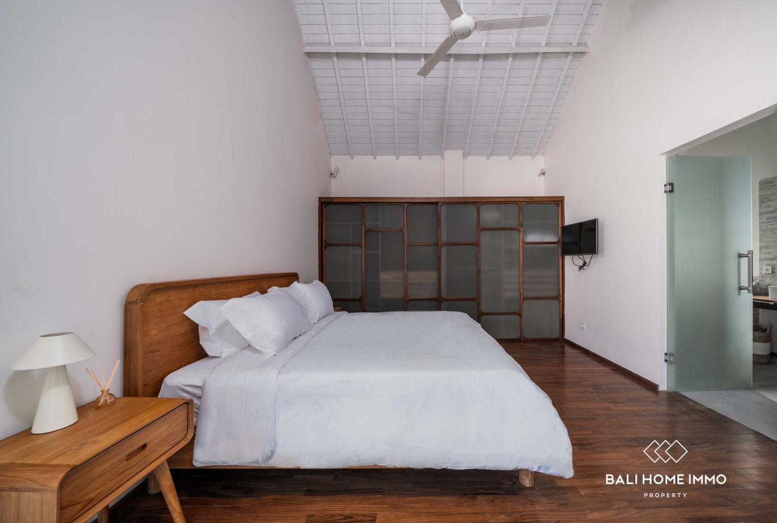 Newly Renovated 3 Bedroom Villa for Leasehold Sale in Berawa Bali view 14