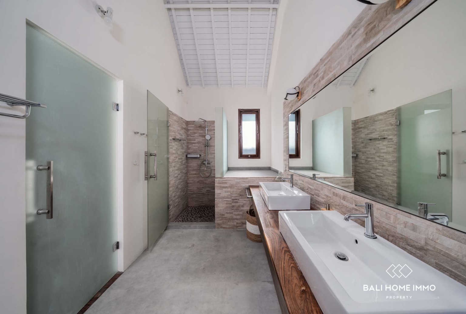 Newly Renovated 3 Bedroom Villa for Leasehold Sale in Berawa Bali view 18