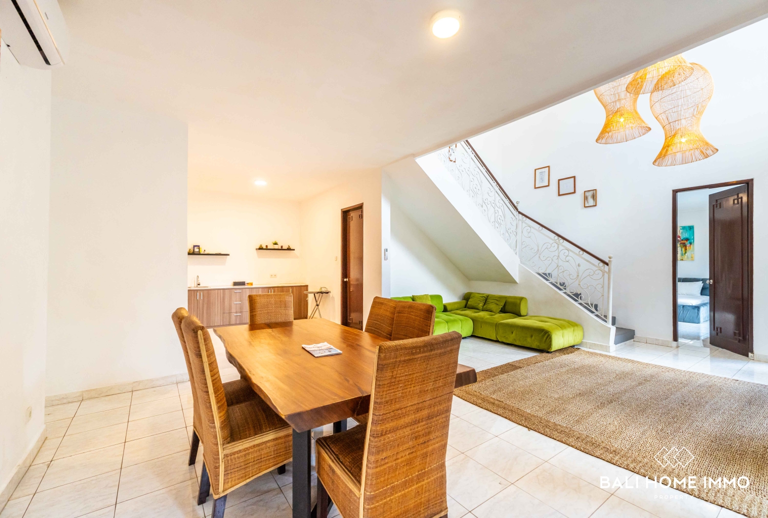 Newly Renovated 4 Bedroom Villa for Yearly Rental in Bali Petitenget view 4