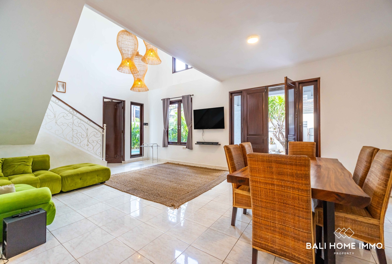 Newly Renovated 4 Bedroom Villa for Yearly Rental in Bali Petitenget view 5