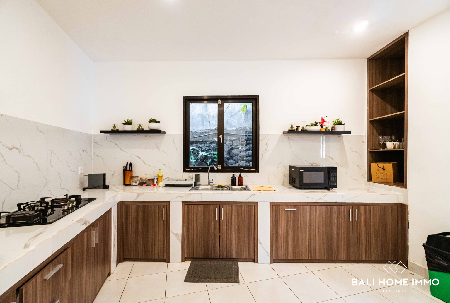 Newly Renovated 4 Bedroom Villa for Yearly Rental in Bali Petitenget view 6
