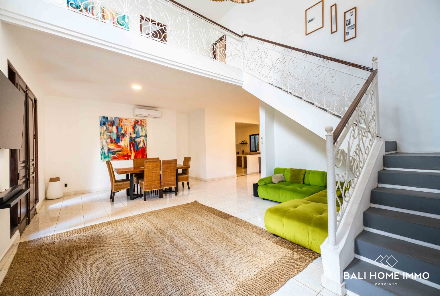 Newly Renovated 4 Bedroom Villa for Yearly Rental in Bali Petitenget view 3