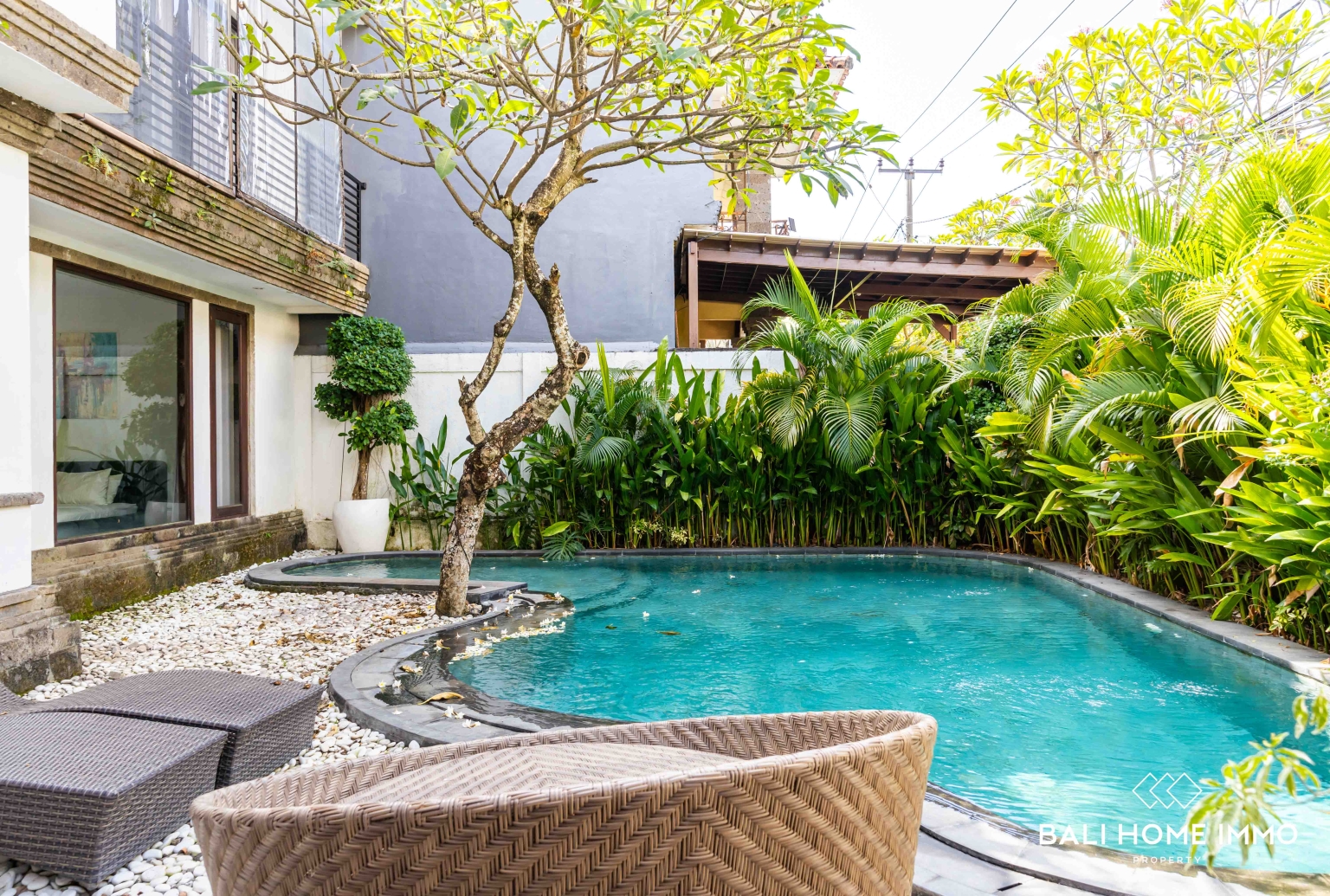 Newly Renovated 4 Bedroom Villa for Yearly Rental in Bali Petitenget view 2