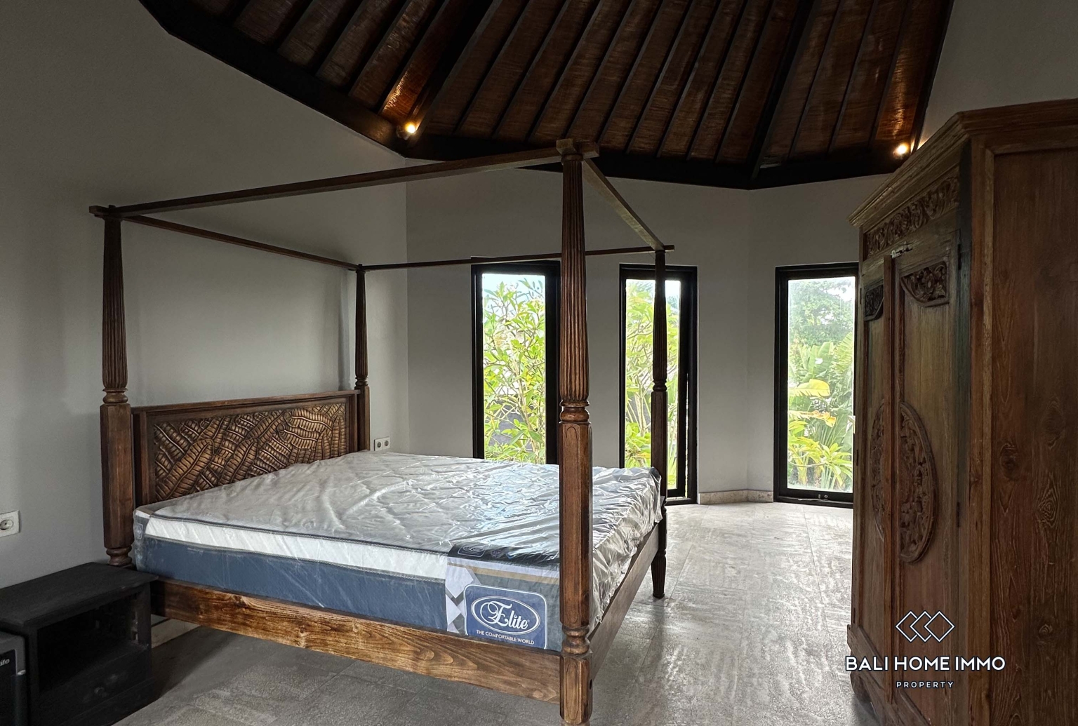 Villa familiale de 6 chambres récemment rénovée à vendre à Bali, plage de Pererenan view 11