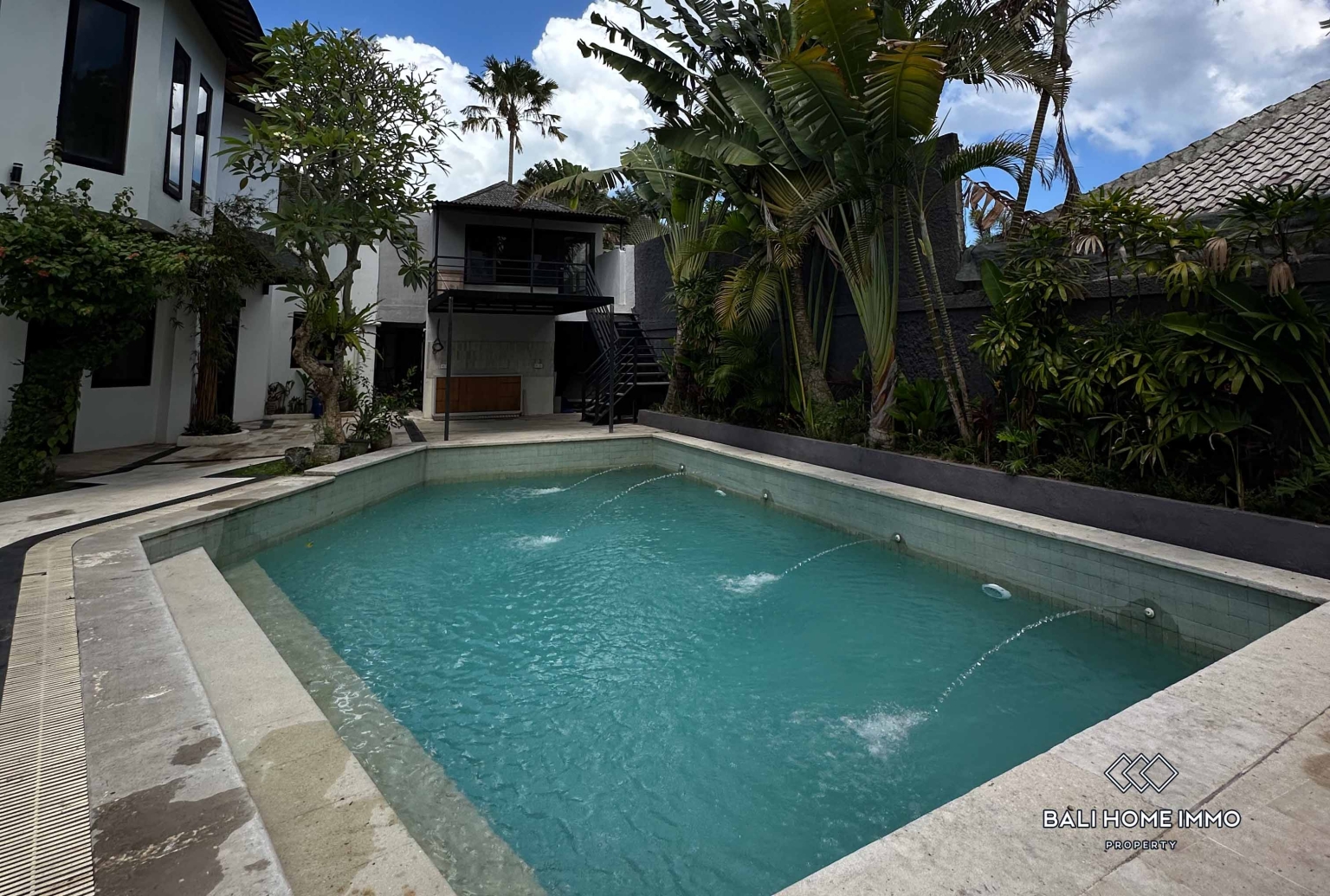 Villa familiale de 6 chambres récemment rénovée à vendre à Bali, plage de Pererenan view 17