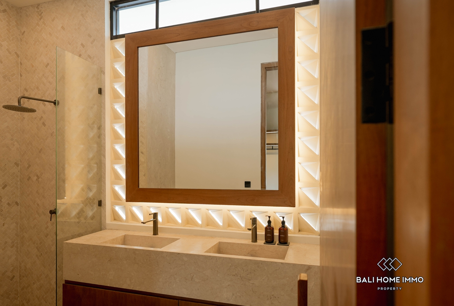 Villa moderne sur plan de 2 chambres à vendre en bail à Balangan Bali view 22