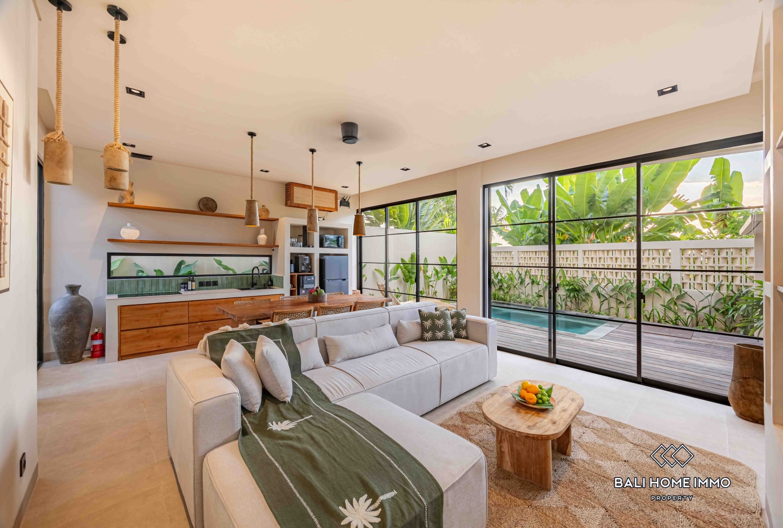Villa modern 2 kamar off-plan berpemandangan sawah dijual di Kedungu. view 3