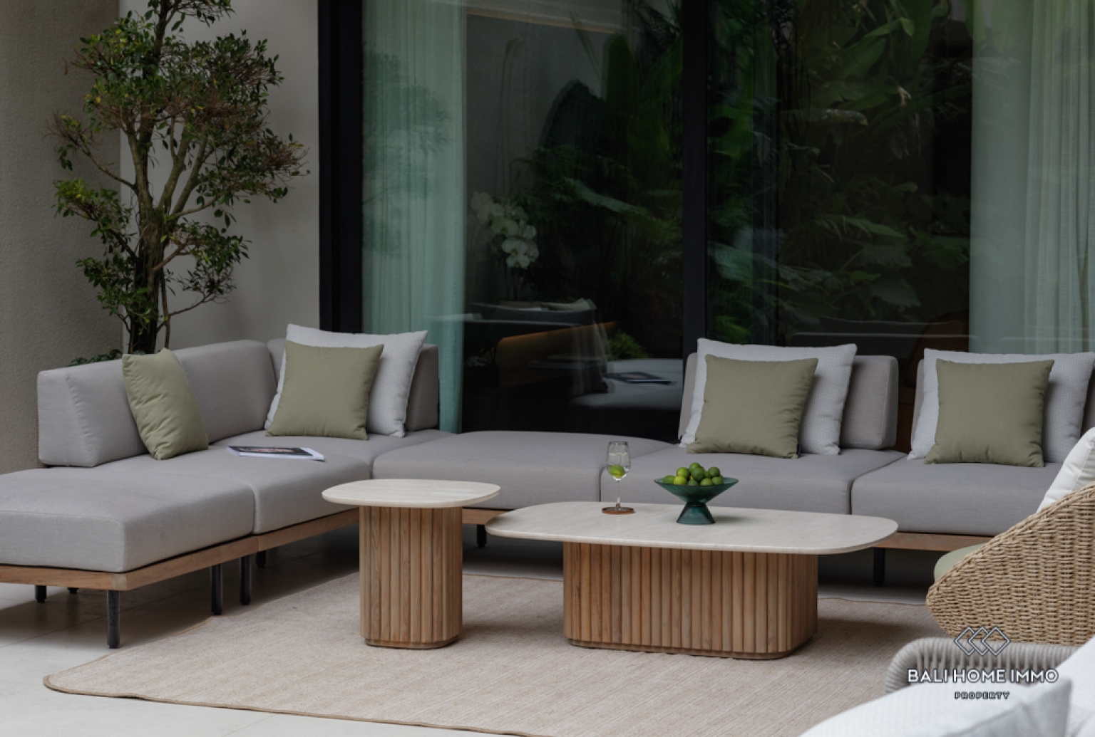 Apartemen penthouse 2 kamar off-plan dijual hak sewa di tepi pantai Pererenan, Bali. view 4