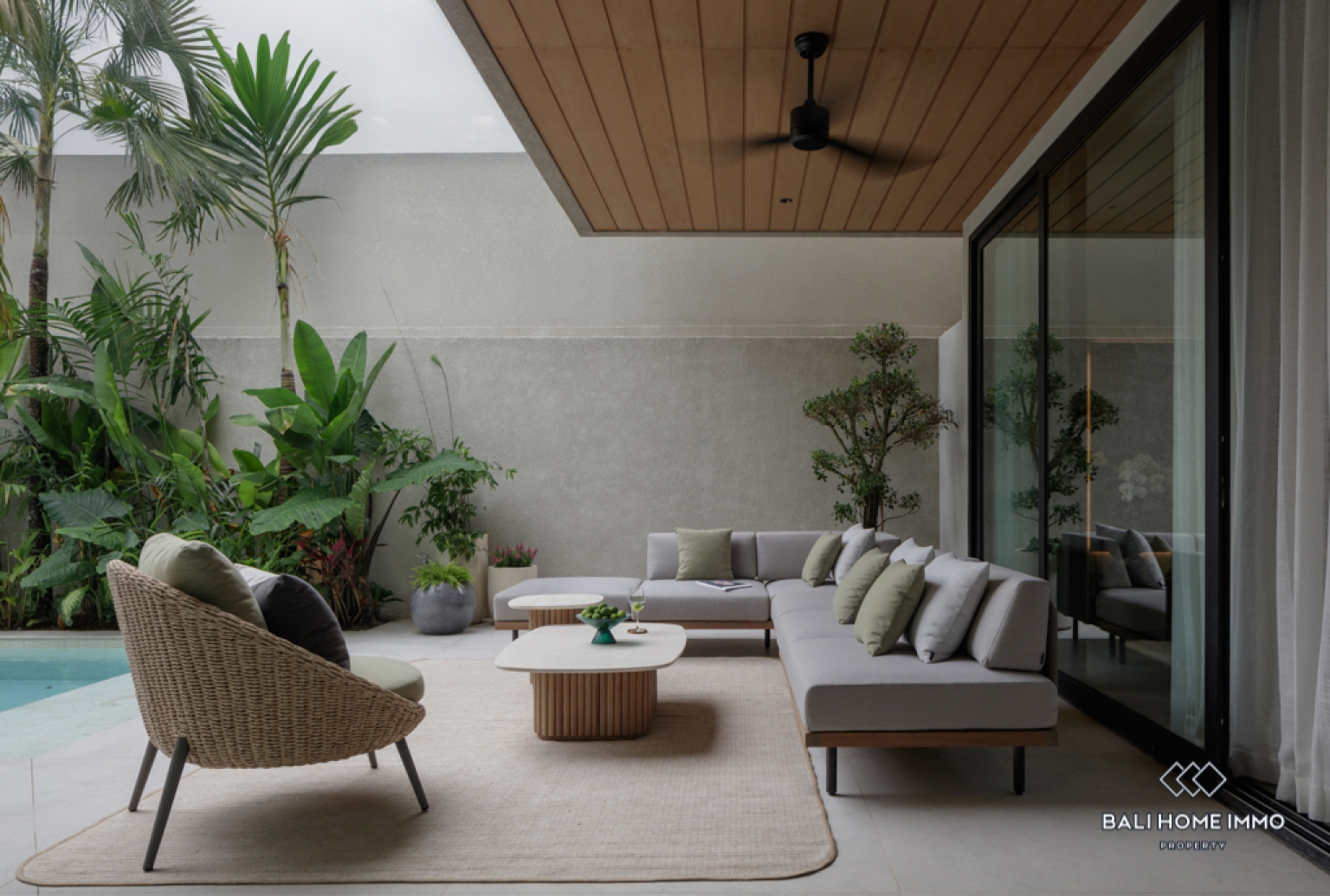 Apartemen penthouse 2 kamar off-plan dijual hak sewa di tepi pantai Pererenan, Bali. view 3