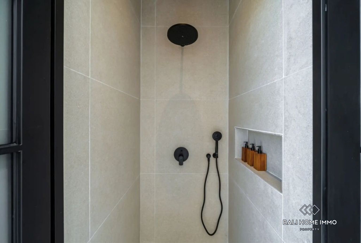 Villa de 2 chambres sur plan à vendre en location près de Seseh Beach Bali view 14